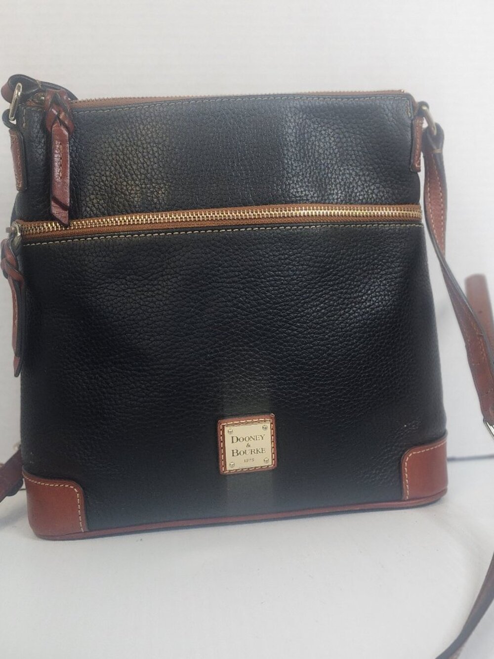 Dooney & Bourke Pebble Leather Large Crossbody Shoulder Bag Purse Classic Design